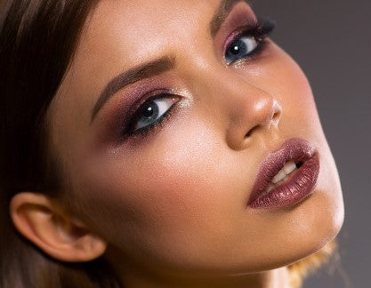 Slayin' the Cold: Hottest Winter Makeup Trends of 2023